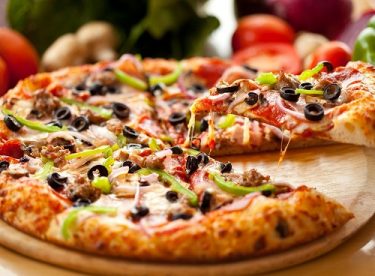 Kolay Ev Yapımı Pizza Tarifi