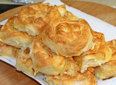 Su Böreği Tadında Çok Kolay Börek Tarifi
