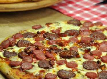 Evde Pizza Tarifi Nasıl Yapılır?