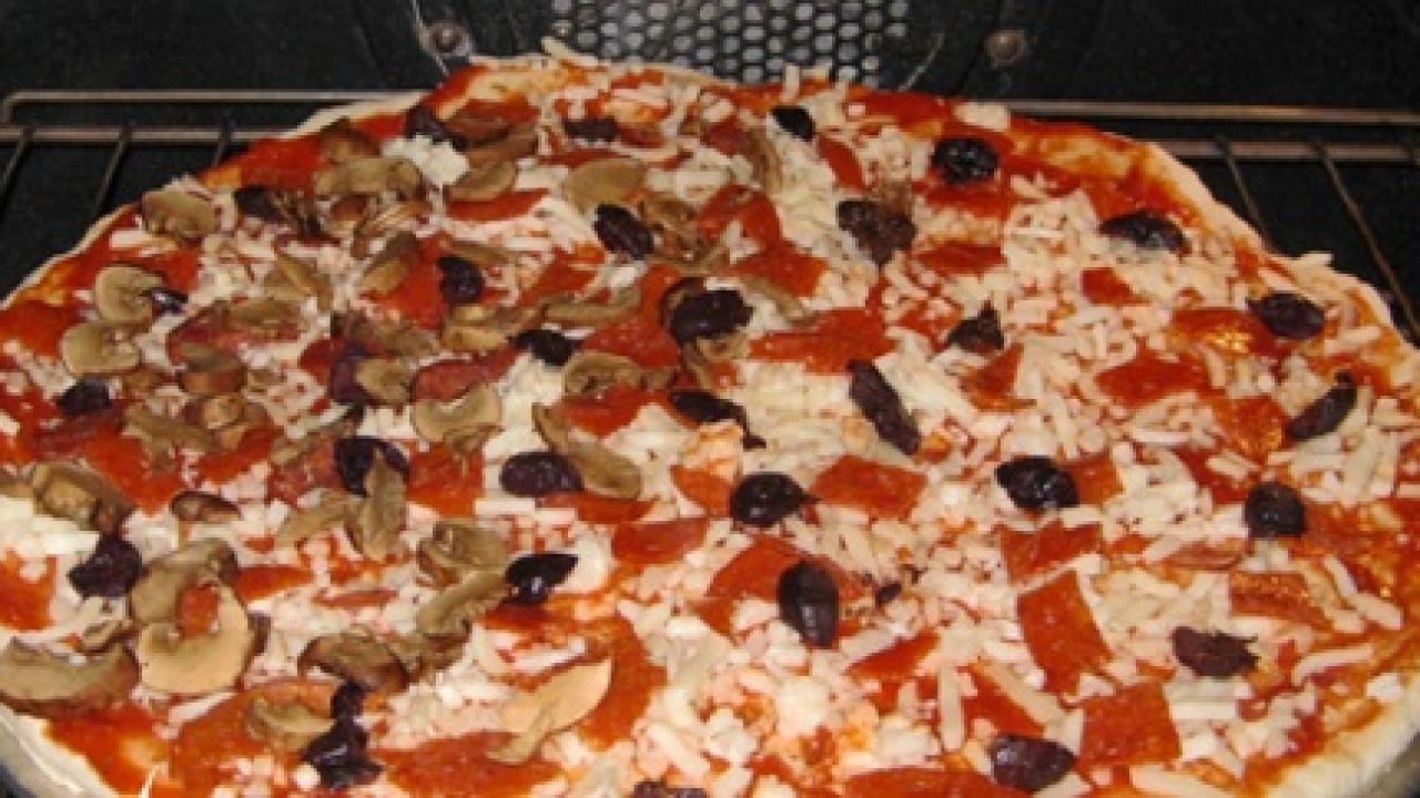 Karışık Kolay Pizza Tarifi Nefis Yemek Tarifleri