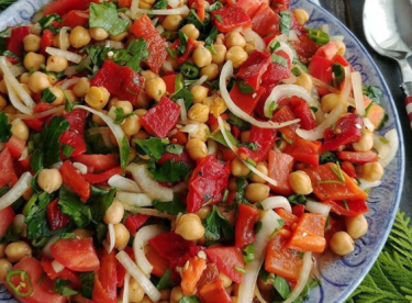 KIRMIZI BİBERLİ NOHUT SALATASI