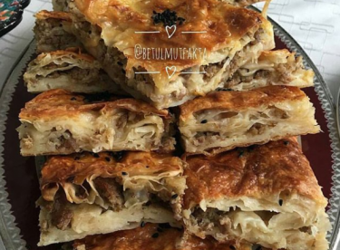 KIYMALI BÖREK