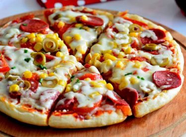 PRATİK BAZLAMA PİZZA TARİFİ