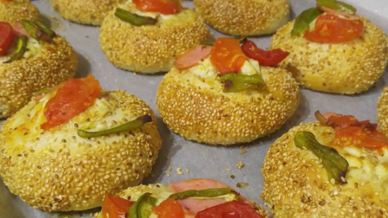 Simit Tadında Pizza Poğaça