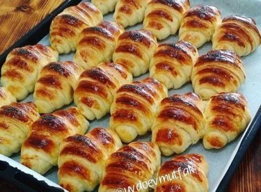 Tereyağlı katmer poğaça