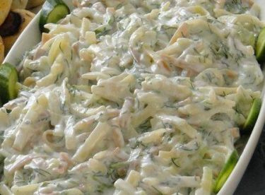 ERİŞTE SALATASI TARİFİ