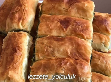 EV YAPIMI ISPANAKLI BÖREK Malzemeleri