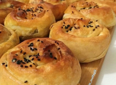 MANTARLI BÖREK