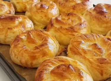 Kremalı Gül Börek