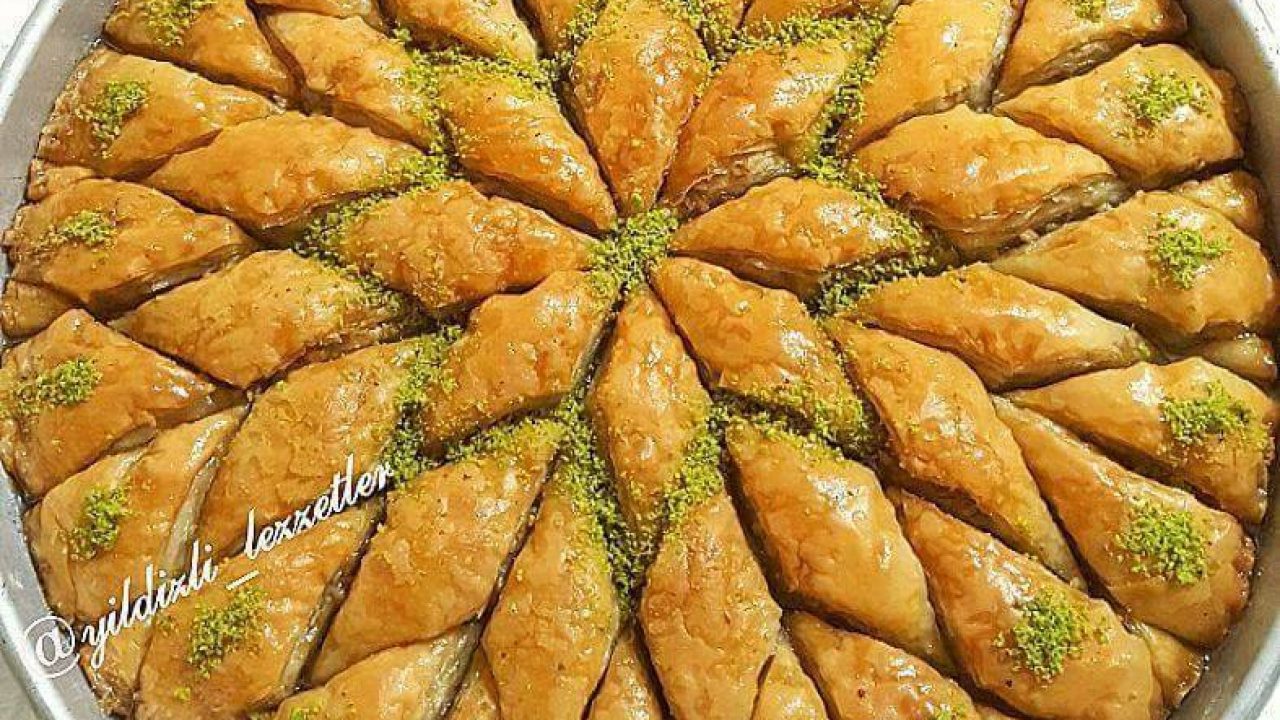 TEPSİDE EV BAKLAVASI Nefis Yemek Tarifleri