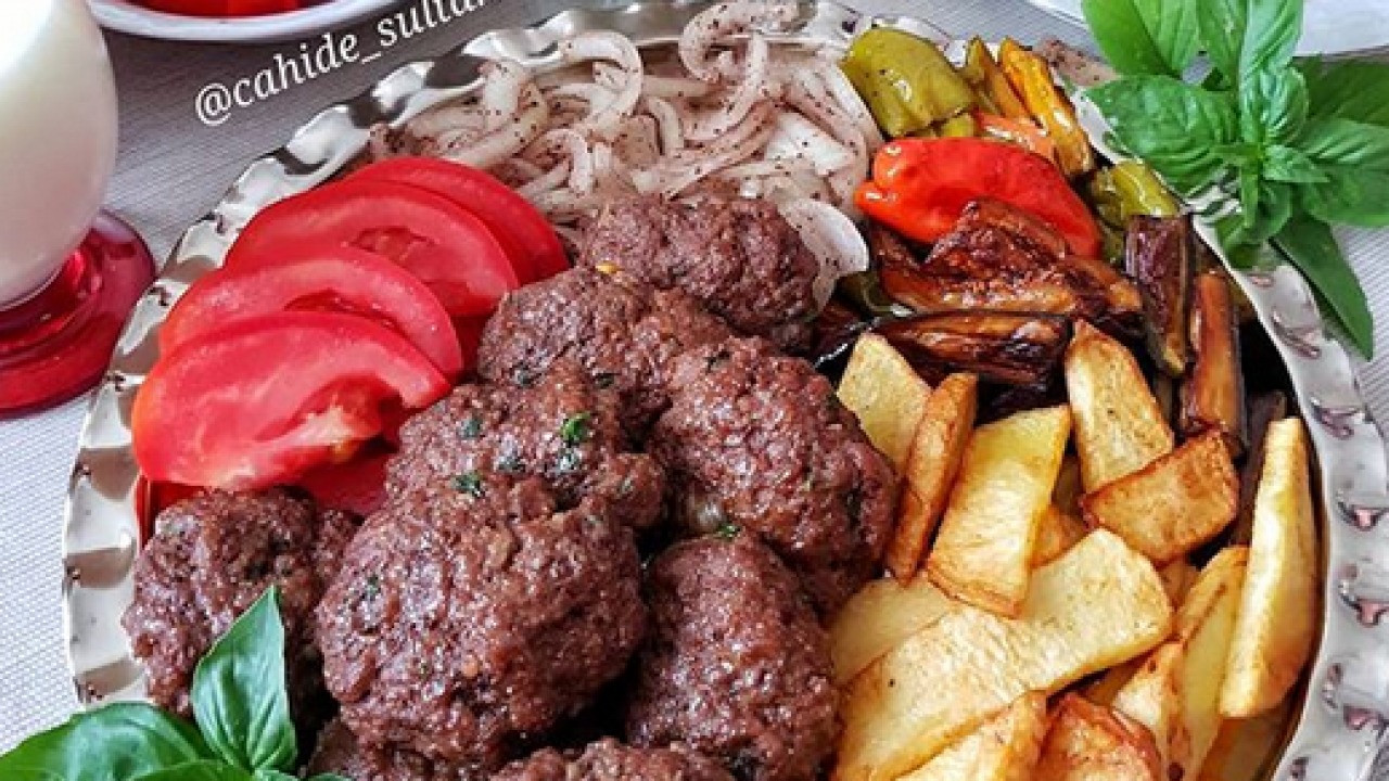 İRMİKLİ KÖFTE