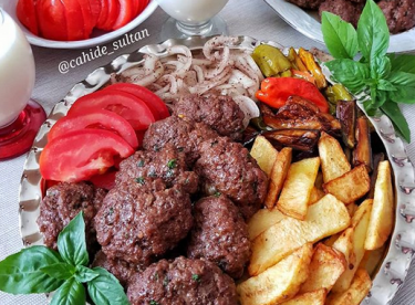 İRMİKLİ KÖFTE