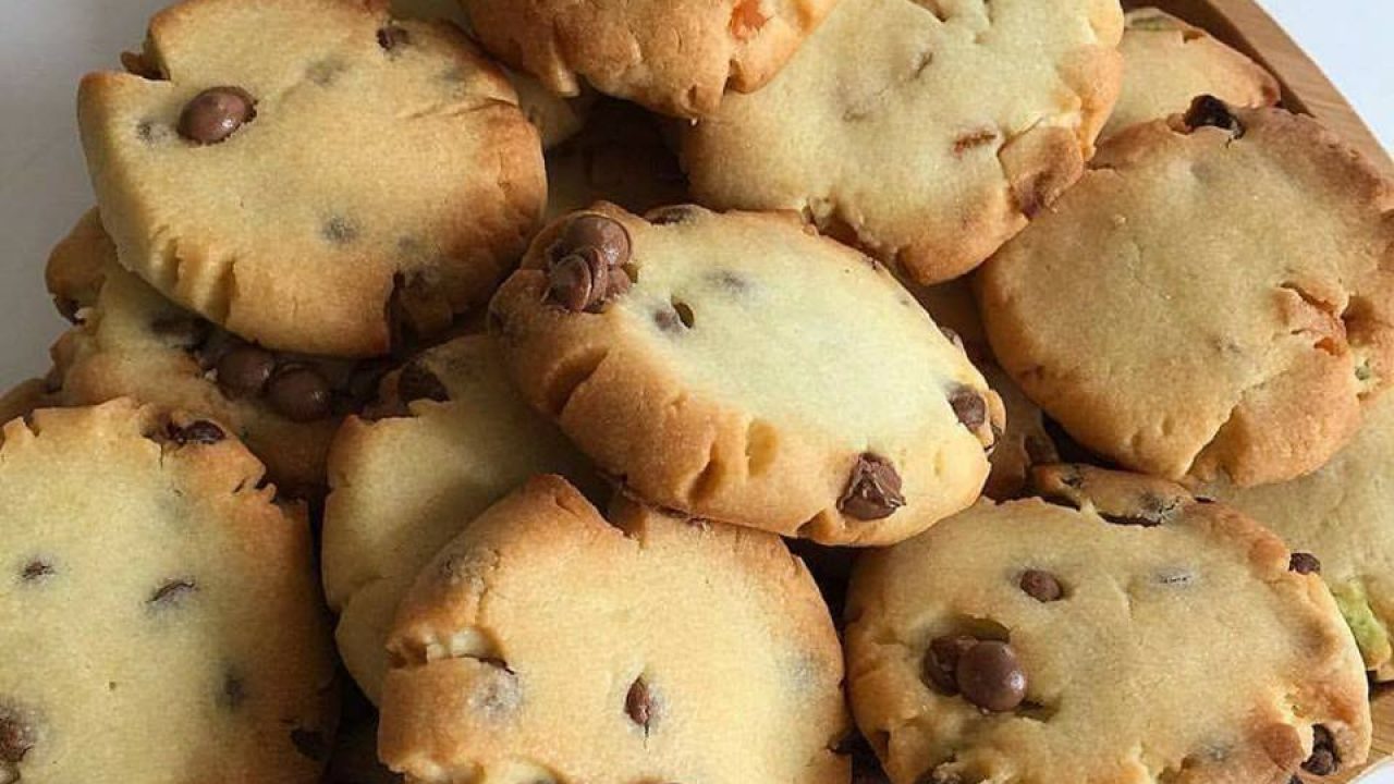 Kuru Meyveli Damla Çikolatalı Kurabiye Tarifi