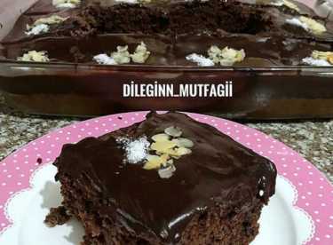 ÇİKOLATA SOSLU KEK