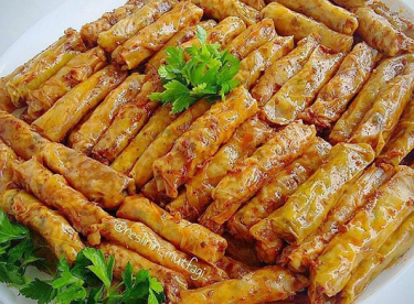 EKŞİLİ SARIMSAKLI SOSLU LAHANA SARMASI