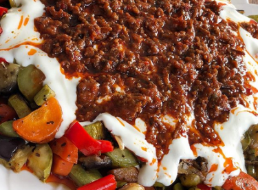 KIYMA SOSLU FIRINDA SEBZE BUĞULAMA