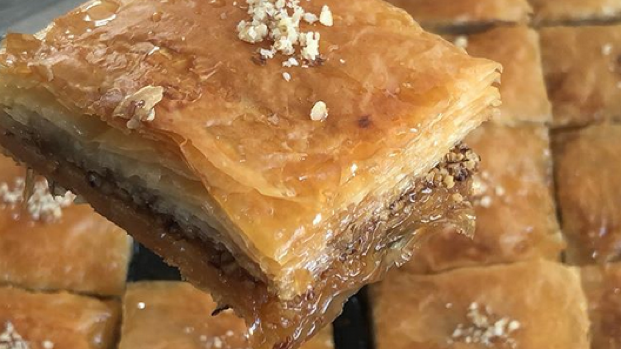 PRATİK CEVİZLİ BAKLAVA