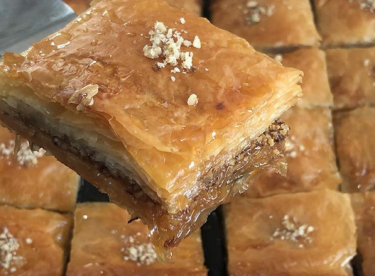 PRATİK CEVİZLİ BAKLAVA