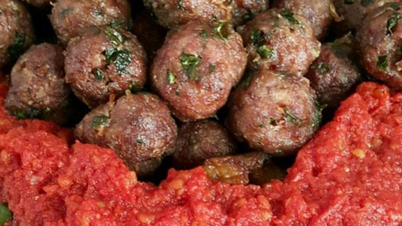 Patlıcan Biber YatağındaTop Köfte