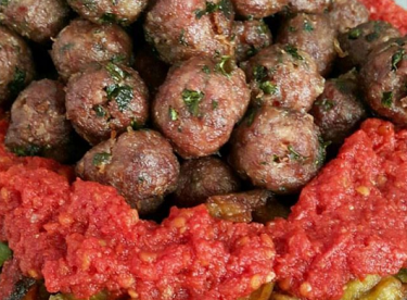 Patlıcan Biber YatağındaTop Köfte