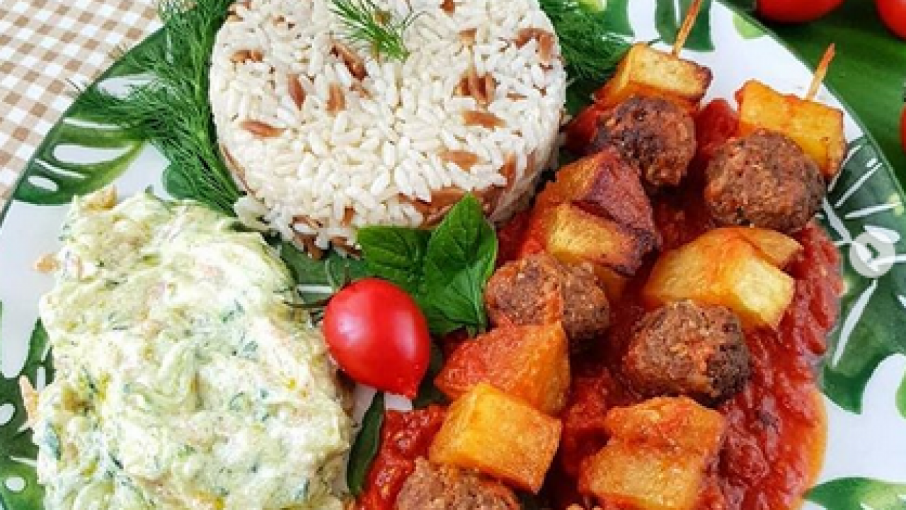 ŞİŞTE KÖFTE VE PATATES