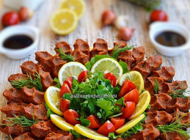 EV YAPIMI BAHARATLI ÇİĞKÖFTE