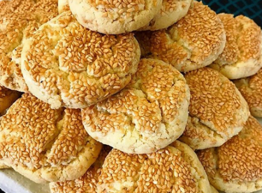 KAVRULMUŞ SUSAMLI KURABİYE