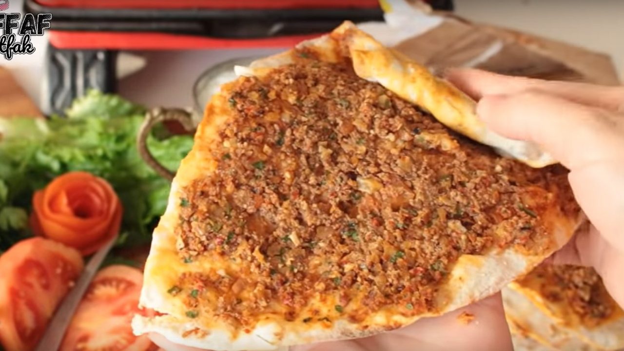 TOST MAKİNASINDA ÇITIR LAHMACUN