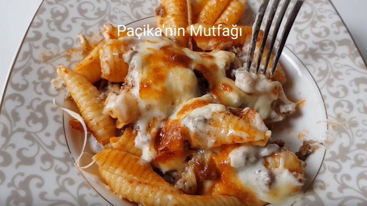 FIRINDA KIYMALI BEŞAMEL SOSLU MAKARNA